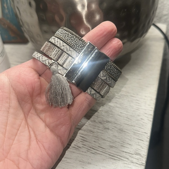 Buckle Silver and Brown Multi-Layered Bracelet - Picture 2 of 5